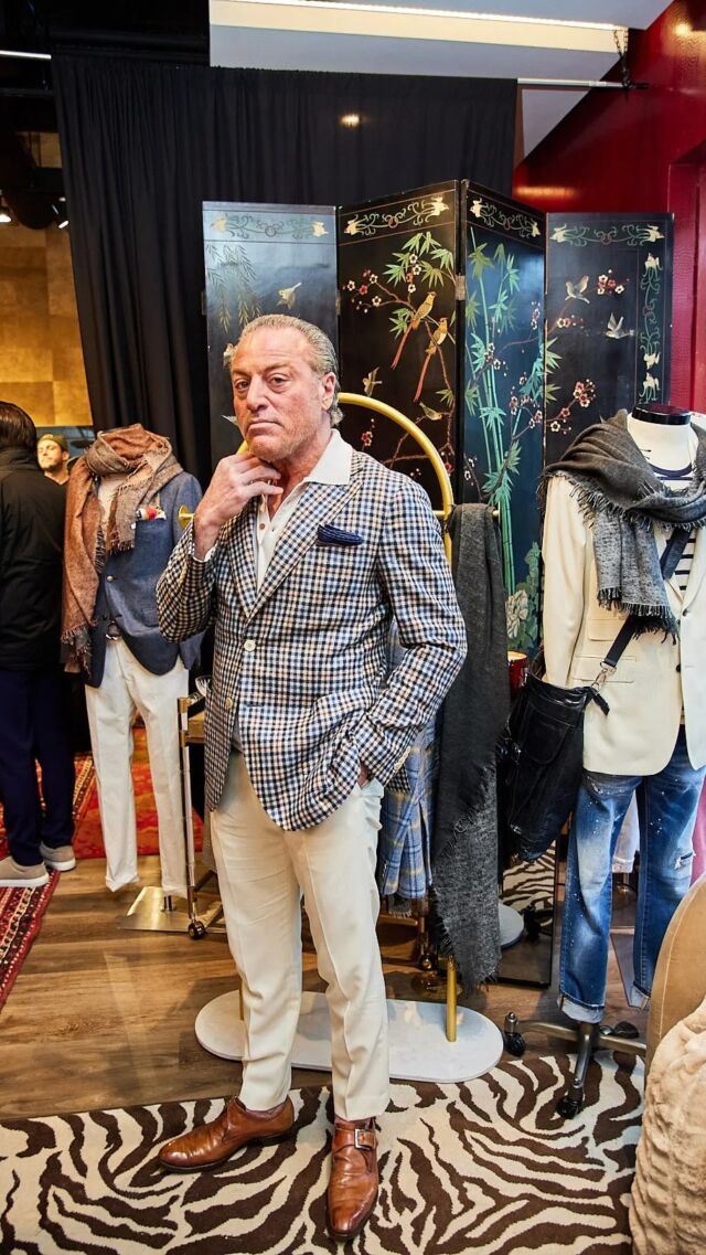 Sartoria Studio is downtown NYC’s destination for unique, curated accessories. Stop in to see new arrivals from Peter Thomas Roth and Fils Unique. #menfashion#italiansuits#bespokesuit#sohotailoring#sohoboutique 

@sartoriastudiony 
@peterthomasrothofficial 
@peterthomasroth
@filsunique.nyc